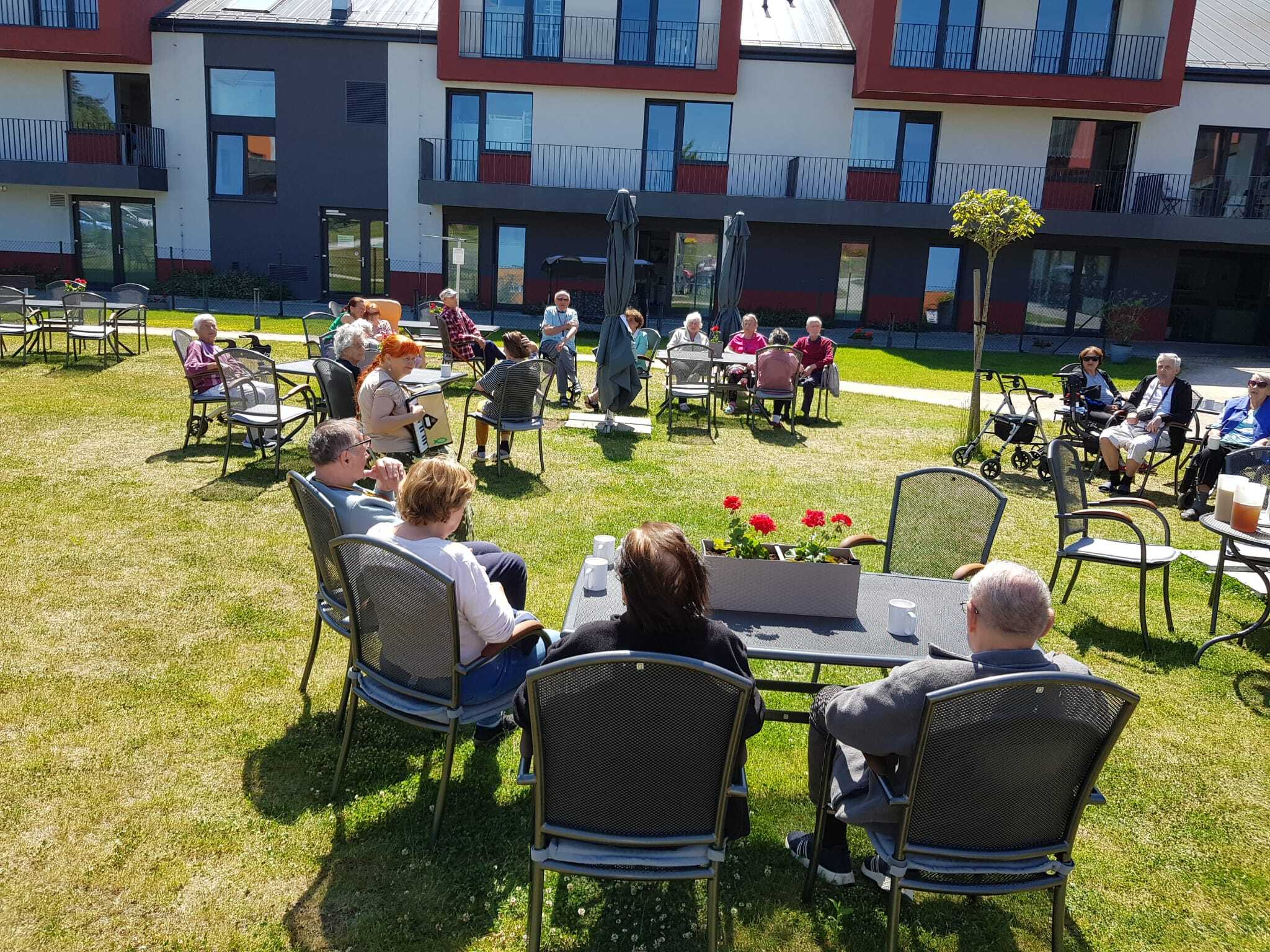 Písničky z babiččiny krabičky | Alzheimer Home